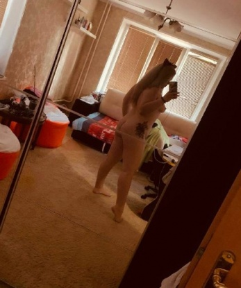 Со мной ты испытаешь настоящую страсть и незабываемые ощущения. У меня множество услуг, которыми я готова порадовать тебя. От нежных массажей до пылкого секса – я знаю, как доставить удовольствие. У меня есть опыт и я именно та, о ком ты всегда мечтал. 🌟
Я живу в Москве, и моя квартира создана для нашего комфорта. Ты сможешь почувствовать себя настоящим мужчиной рядом со мной. Мои фото подтверждают мою красоту и сексапильность. 😍 Я всегда стараюсь выглядеть идеально для тебя, ведь ты заслуживаешь только самого лучшего.
У меня есть много положительных отзывов от моих клиентов, которые оставались довольны нашими встречами. Я всегда тщательно слушаю твои желания и стараюсь сделать все, чтобы ты был счастлив. 🥰
Так что не медли и приходи ко мне. Со мной ты окунешься в мир наслаждения и релаксации. Я готова стать твоей самой незабываемой и желанной страстью. Открой для себя новые грани удовольствия в моей объятиях. Жду тебя, мой красавчик! 💋 11, 27 лет