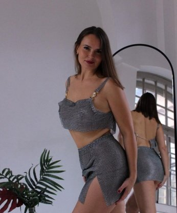 Живу в Москве и предлагаю нежность, страсть и удовольствие в одном лице. Мои услуги разнообразны: классический секс, оральные ласки, эротический массаж. Я открыта для новых экспериментов и готова подарить тебе незабываемые эмоции. Мои фото говорят сами за себя - я сексуальная и привлекательная. Мои клиенты остаются довольными и возвращаются ко мне снова и снова. 🌟 4139, 30 лет